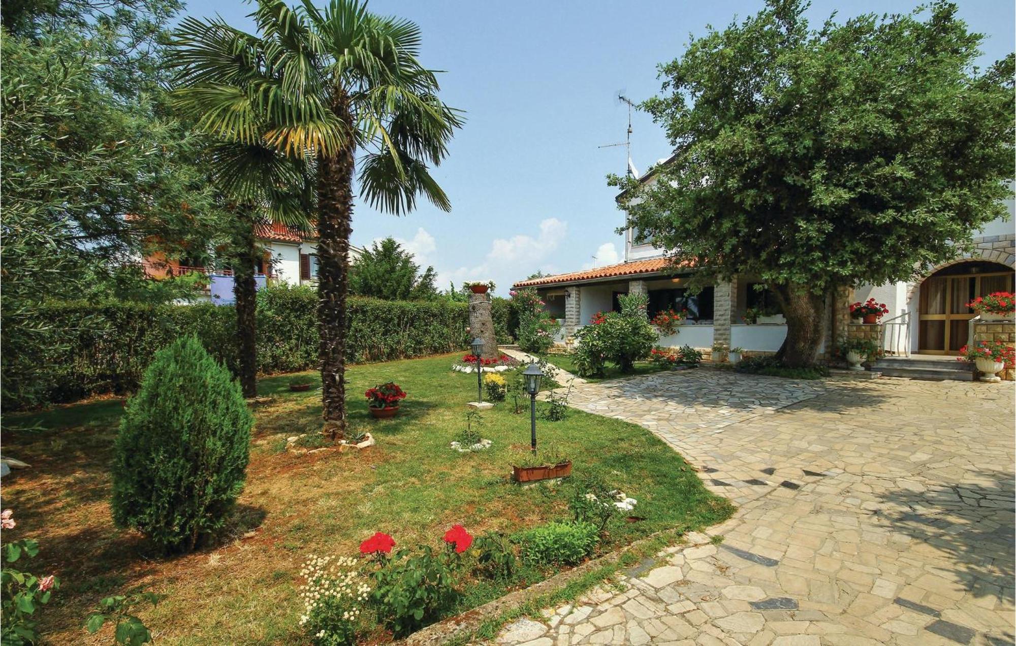 Beautiful Apartment In Porec With Wifi 外观 照片