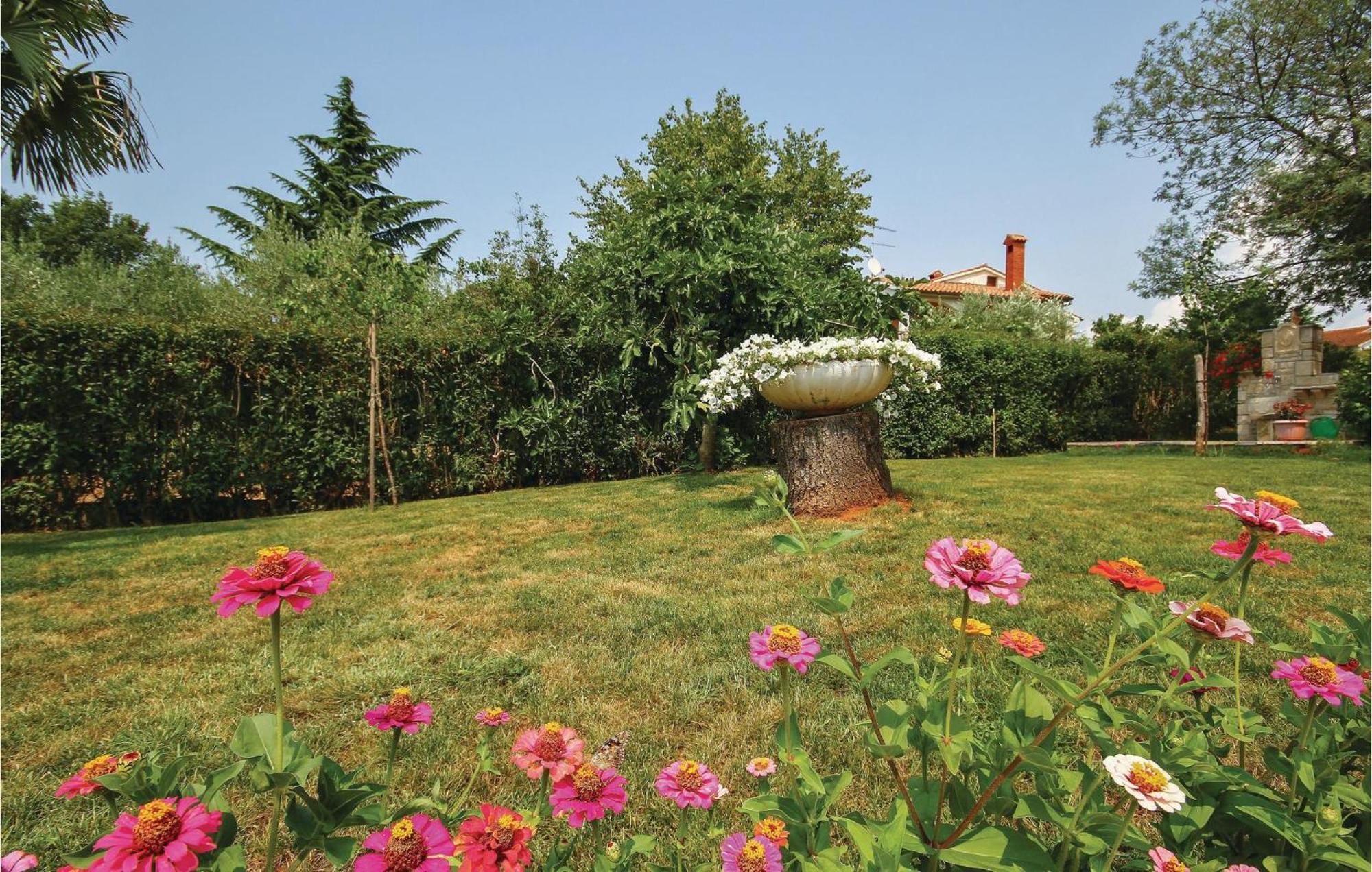 Beautiful Apartment In Porec With Wifi 外观 照片