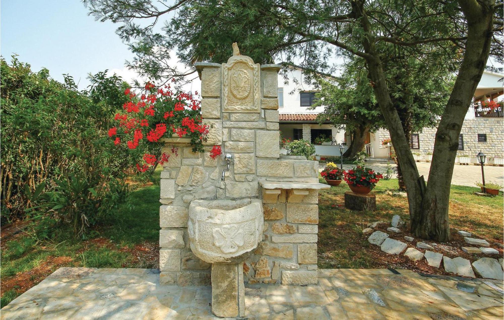 Beautiful Apartment In Porec With Wifi 外观 照片