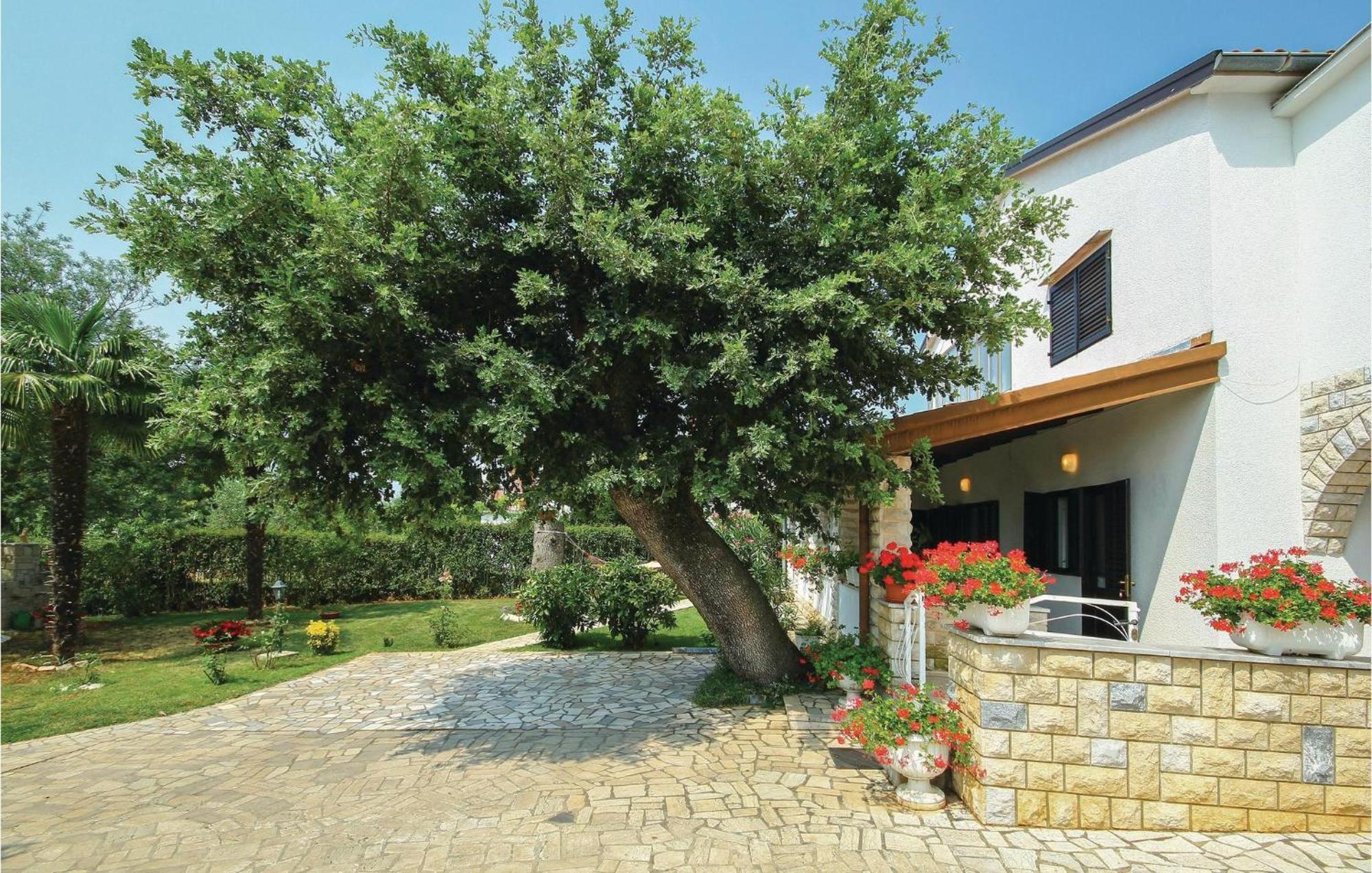 Beautiful Apartment In Porec With Wifi 外观 照片