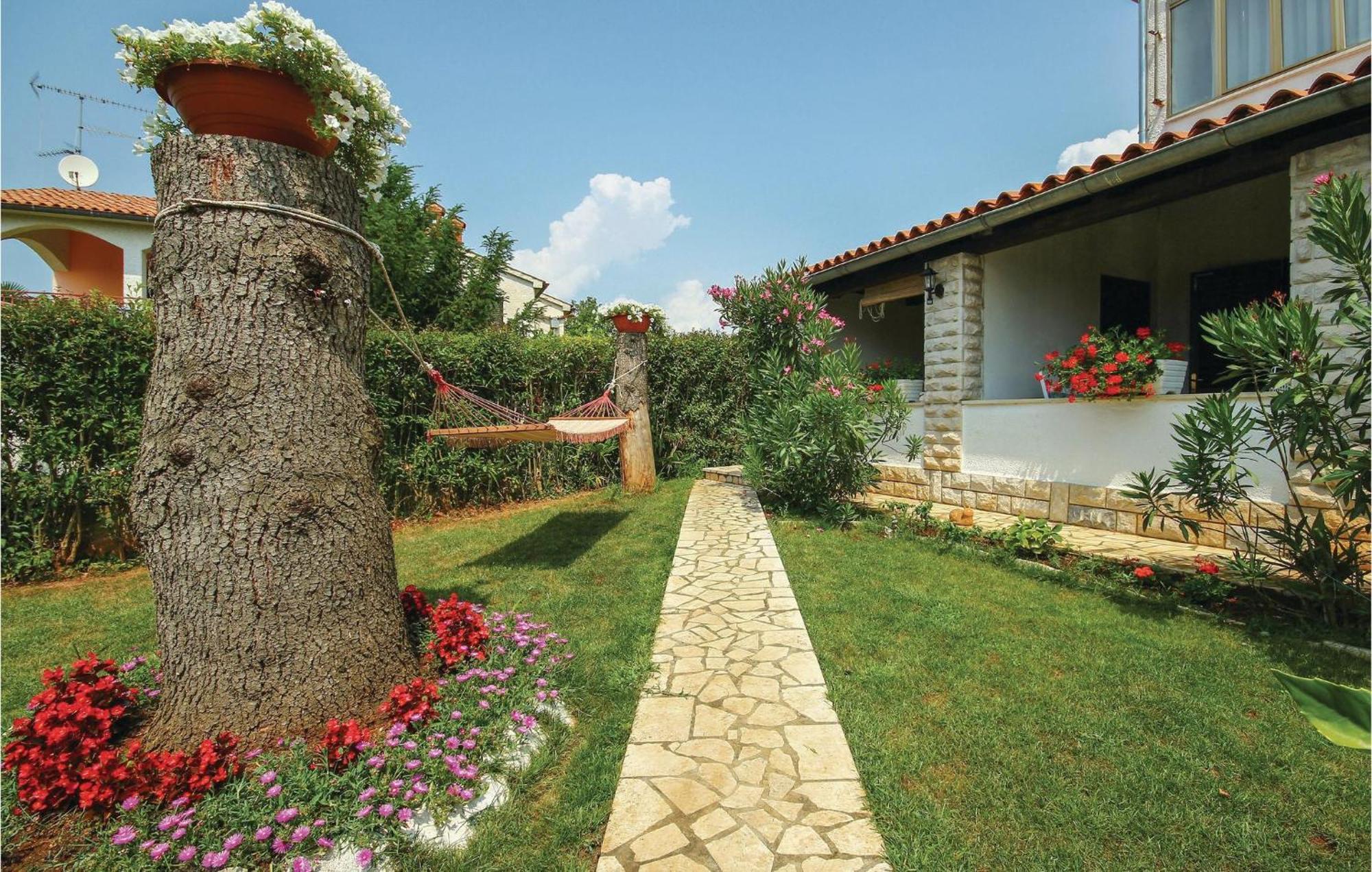 Beautiful Apartment In Porec With Wifi 外观 照片
